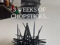 Homem continua recebendo centenas de pares de pauzinhos após encomendar um pacote