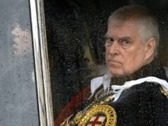 King ‘ordena aos assessores que não deixem vestígios de Andrew no Royal Lodge’ enquanto os funcionários queimam pertences indesejados