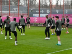 Por que um jovem de 16 anos nascido em Nova York poderia jogar pelo Bayern de Munique em um jogo importante da Liga dos Campeões