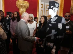 Tinie Tempah pede ao Rei convite para o ducado em evento real para a comunidade nigeriana