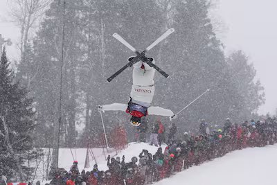 Mikaël Kingsbury triomphe na última descida