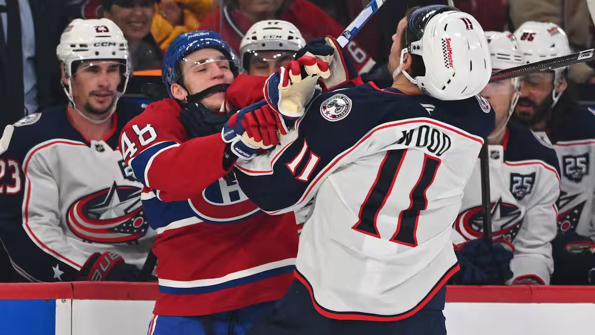 O rosto cacheado de Lane Hutson descoberto