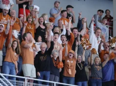 Campeonatos masculinos de natação e mergulho da NCAA: Texas conquista títulos consecutivos da NCAA, 17º na história do programa
