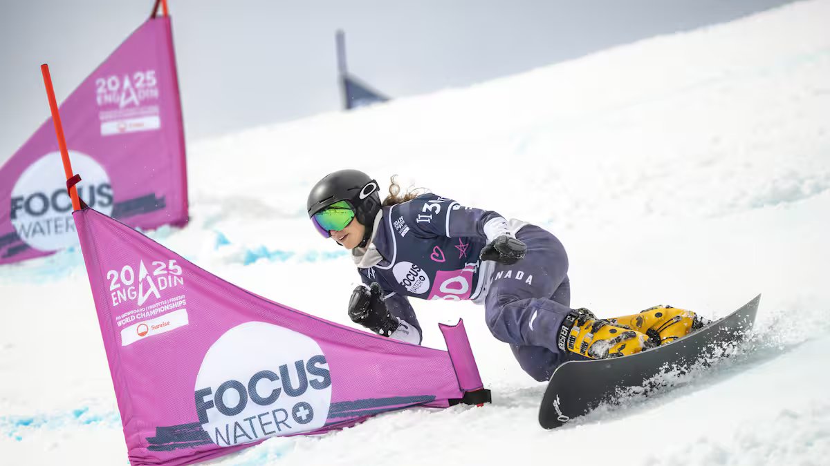 Aurélie Moisan e Arnaud Gaudet no pódio do slalom em paralelo pela equipe