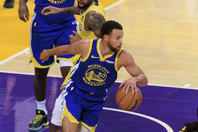 A estrela dos Warriors do Golden State, Stephen Curry, será avaliada na próxima semana