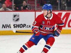 Martin St-Louis está entre dois feux, mas il aurait pu donner un bonbon à Cole Caufield