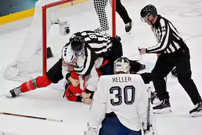 Combate com Tom Wilson: Pierre Crinon chora à tracção por suspensão