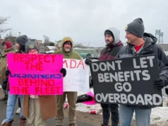 Centenas entram em greve no principal construtor naval da Marinha no Maine por causa de salários e benefícios