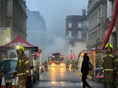 Interrupção de viagens no centro de Glasgow após prédio destruído por incêndio