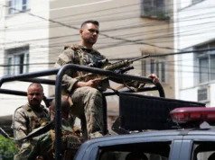 Polícia do Rio retira quatro policiais do serviço de rua em uma investigação sobre uma operação mortal