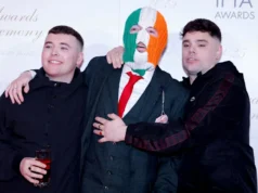 Governo do Reino Unido perde recurso sobre acusação de terrorismo Kneecap