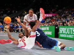 Big 12 trocando piso de vidro escorregadio por madeira para o resto do torneio