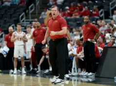 Com o emprego aberto na Carolina do Norte, TJ Otzelberger, do estado de Iowa, diz que ‘qualquer especulação comigo e com quaisquer outros empregos ou oportunidades não é verdadeira’