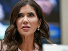 Trump substitui a chefe do DHS, Kristi Noem, pelo senador Markwayne Mullin, do Oklahoma