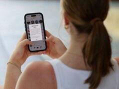 O uso intenso das redes sociais corrói o bem-estar dos jovens, segundo relatório