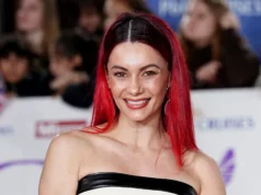 Dianne Buswell e Joe Sugg anunciam nascimento de um menino