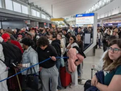 À medida que o caos no aeroporto da TSA aumenta, aqui estão as melhores dicas financeiras para proteger seus planos de viagem
