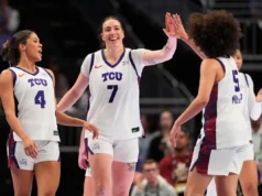 O nº 10 do TCU se afasta do K-State no segundo tempo para chegar ao jogo do campeonato Big 12
