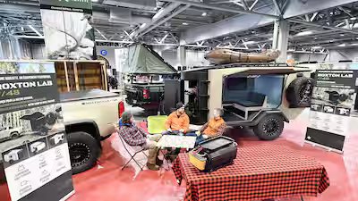 Dois salões para aventuras terrestres e náuticas