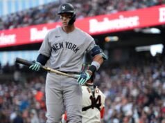 Há algo de errado com Aaron Judge? A superestrela dos Yankees faz história infame no dia de abertura