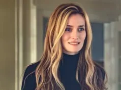 Sarah Pidgeon diz que sua equipe fez Photoshop em uma foto dela com cabelo loiro para ajudar a garantir seu papel em “Love Story”