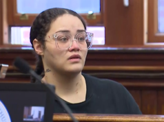 Mulher do sul de Boston acusada de homicídio culposo por esfaqueamento do namorado