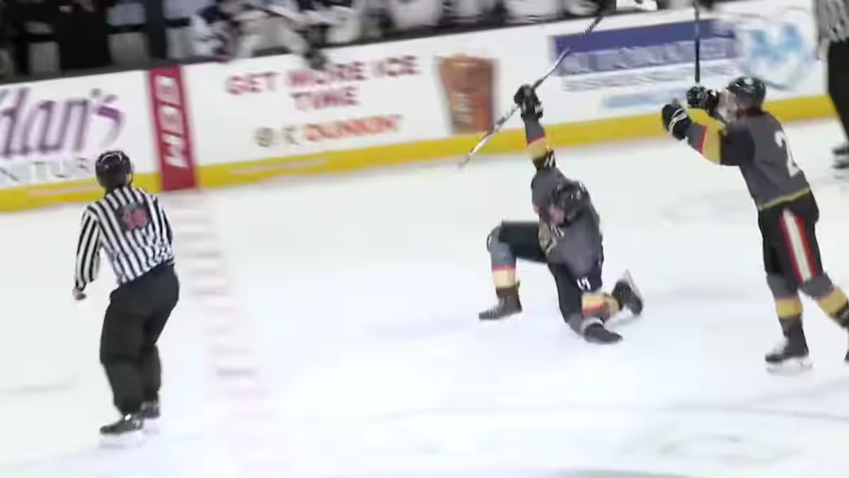 «Ils étaient avec moi à chaque étape»: a equipe do jovem que perdeu três membros de sua família em uma fuzilaria em Rhode Island relata o campeão