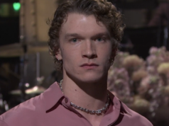 Connor Storrie homenageia a seleção feminina de hóquei dos EUA após as Olimpíadas no monólogo ‘SNL’