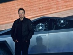 Proprietário do Cybertruck processa Tesla por FSD, afirma que manter Elon Musk como CEO foi negligente