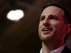 O que é aquele misterioso dispositivo metálico que o diretor de design dos EUA, Joe Gebbia, está usando?