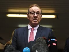 Kevin Spacey concorda em acordo com homens que o acusam de agressão sexual