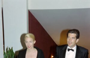 O melhor momento de gravata preta de Carolyn Bessette Kennedy pode ser recriado com este top sem ombros e saia de cetim – e por menos de US $ 150