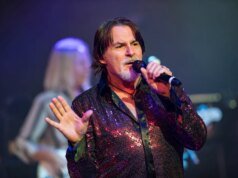 Tommy DeCarlo morre: fã que virou cantor da banda de rock Boston tinha 60 anos