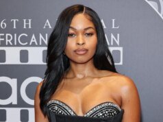 A atriz Aziza Scott assina primeiro com artistas