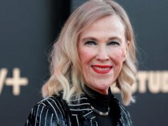 Catherine O’Hara ganha prêmio de ator por ‘The Studio’ postumamente e é aplaudida de pé
