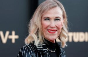 Catherine O’Hara ganha prêmio de ator por ‘The Studio’ postumamente e é aplaudida de pé