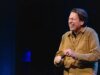 Pete Holmes sobre seu novo especial de stand-up, a morte da TV tarde da noite e fazendo piadas trans respeitosas: ‘Não pode ser apenas uma risada barata’