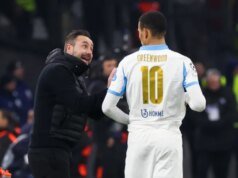 O que Roberto De Zerbi disse sobre Mason Greenwood após reação dos torcedores do Tottenham