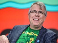 Vince Gilligan considerou fazer o elenco de ‘Pluribus’ nu, mas ‘Não estamos trabalhando para a HBO’ e ‘Não podemos fazer isso com todos esses extras’