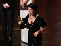 ‘Uma batalha após a outra, Cassandra Kulukundis faz história no Oscar como a primeira vencedora do elenco, agradece àqueles que “lutaram incansavelmente” pela inclusão