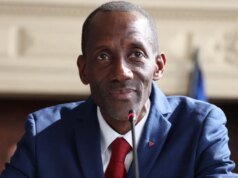 CNews, de propriedade do Canal Plus, provoca polêmica sobre racismo por causa de comentários de “macacos” e tribos no contexto do prefeito negro