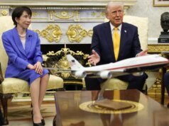 Trump faz piada sobre Pearl Harbor em reunião com primeiro-ministro japonês