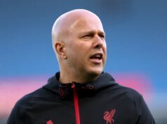 Liverpool em negociações por £ 52 milhões do zagueiro do Tottenham enquanto o Chelsea entra na corrida de transferências