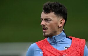 O que aconteceu entre Ben White e Steve Holland? Suposta disputa na Inglaterra explicada