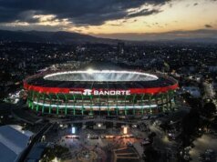 Horror no estádio da cerimônia de abertura da Copa do Mundo enquanto torcedor morre no outono