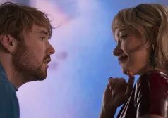 Fotos de datas de látex se chocam quando o excêntrico ‘I Want Your Sex’ de Olivia Wilde e Cooper Hoffman abre vs. ‘Homem-Aranha’