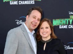 Especificação de ‘In Real Life’ da Disney Lands, de Cathy Yuspa e Josh Goldsmith; Trio ‘Cobra Kai’ entre produtores