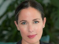 Katherine Pope, chefe da Sony Pictures TV, assume a divisão improvisada com a saída de Eli Holzman e Aaron Saidman