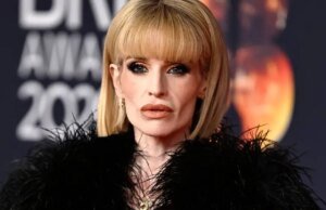 Kelly Osbourne critica a ‘crueldade’ dos críticos que envergonham o corpo: ‘Estou passando pelo momento mais difícil da minha vida’ após a morte do padre Ozzy