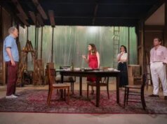 Crítica ‘gigante’ da Broadway: John Lithgow apresenta uma performance imponente como um Roald Dahl menos que pêssego